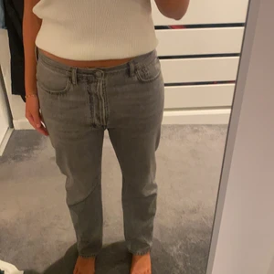 Low waist Acne jeans - Kollar om de finns intresse för mina fina acne jeans. Använda fåtal gånger. Storlek W29 L32. Raka och lågmidjade!