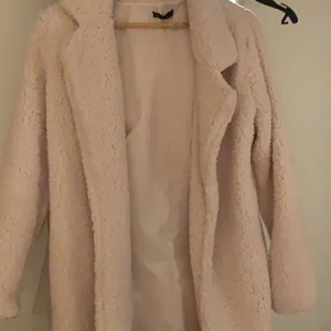Pälsjacka - Pälsjacka från shein, aldrig använd.