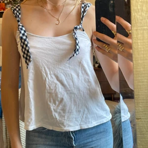 Gulligt linne - Gulligt linne med rutiga detaljer