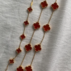 Van cleef VCA armband halsband motif  - Oanvända, säljer för att de inte kommer till användning. Köpt för 500kr styck, få båda för 400 + frakt