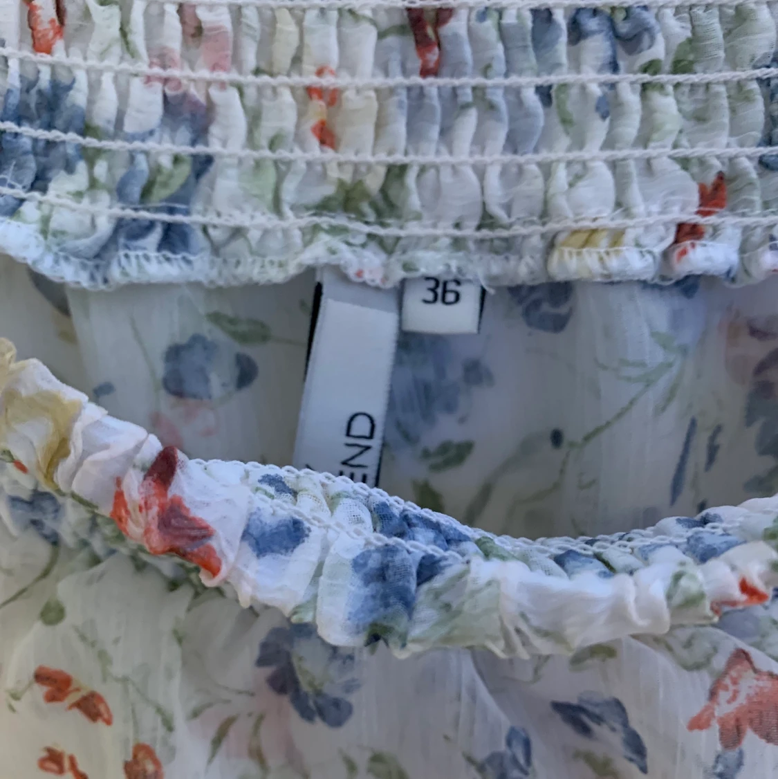 Blommig offshoulder blus/topp - 91