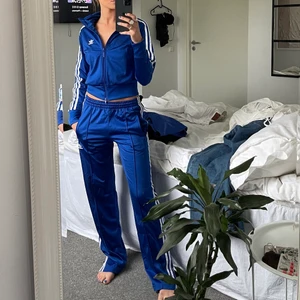 Blått adidas sett - Super snyggt sett använt en gång pga inte min stil