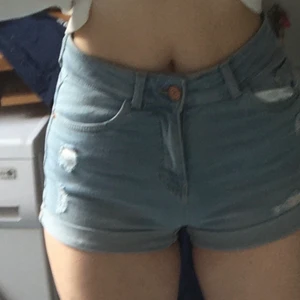 Shorts  - Ett par jättefina shorts som tyvärr har blivit lite för små för mig ❤️ köparen står för frakt 