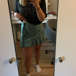 Fin grön klänning  - Grön kjol från shein, använd 1 gång