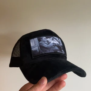 Oanvänd Maggiore keps (C10 Limited edition) - Keps från Maggiore.store som är helt oanvänd och i prima skick. Hela kollektionen såldes slut på 10 min men jag råkade köpa två. Slutsåld limited edition.