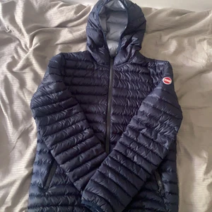 Blå Dunjacka Colmar - Blå Dunjacka från Colmar i bra skick. Storlek 50(liten M)