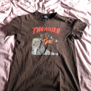 Thrasher tröja som är size S - Thrasher tröja som har lite sprickor i trycket men inga hål eller fläckar. Dm för mindre pris
