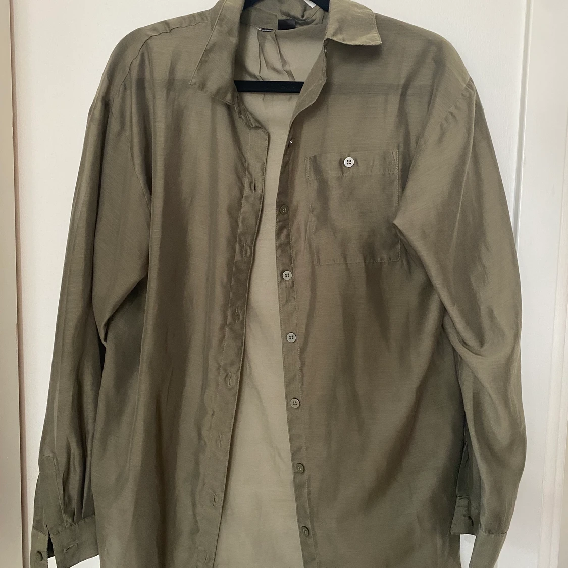 Tunn, grön skjorta 💚 - 90