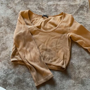 Zara croptop  - Fin croptop. Mycket strechigt material. Storlek M-L. 