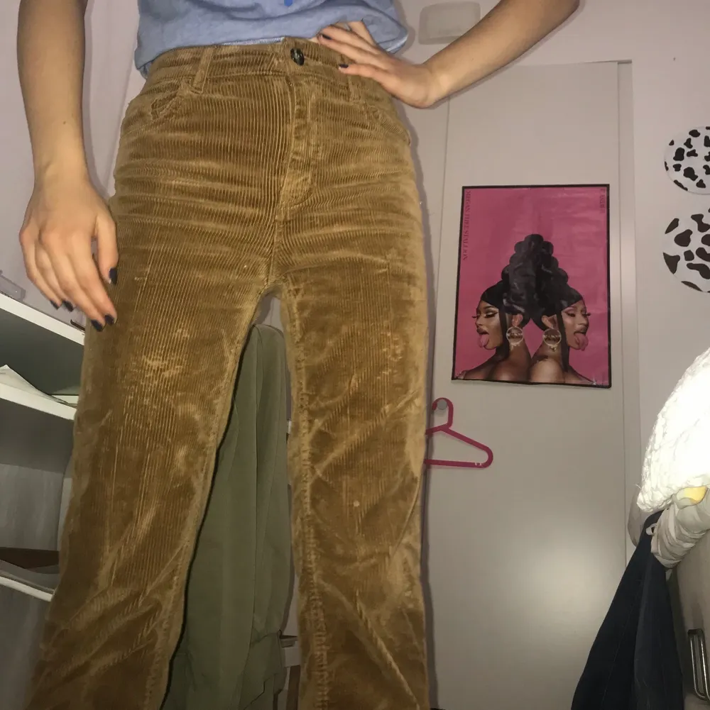 really cute and trendy trousers from H&M is great condition!. Farkut & Housut.