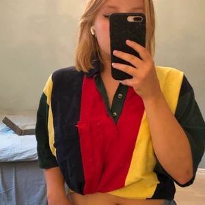 Unik tröja -  Cropped oversize t-shirt med unika ränder. (Märke Wolsey) Storlek XL men då den är cropped funkar den för XS-XL. Kan mötas upp i sthlm. Hör av dig om du är intresserad🥰🥰    (Köpt på beyond retro) 