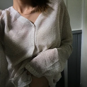 Blus hm - Blus från hm, aldrig använd 