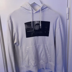 hoodie med tryck  - hoodie med tryck från carlings💕 inga defekter 