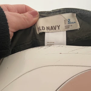 Cargo  - Cargo , slim/regular, köpta i usa , dragkedja på sidorna , fint skick kanske 3-4 ggr använda . 