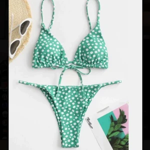 Bikini från Zaful, storlek S - Säljer denna sjukt fina bikini från Zaful i storlek S. Aldrig använd,hygienskyddet sitter kvar. Frakt tillkommer💕💕