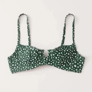 Bikikiöverdel - Supersöt bikiniöverdel perfekt nu till sommaren! Säljer pga den tyvärr är för liten för mig.. Har endast testat den! 💜