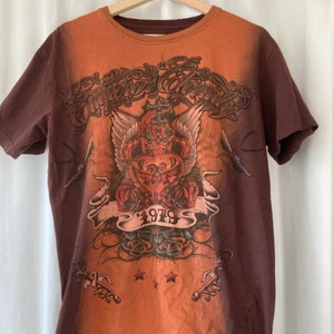 Ed Hardy liknande tröja - Stenar saknas (se första bild) därav priset. Skulle säga sitter som en L. 100kr + 11kr frakt 