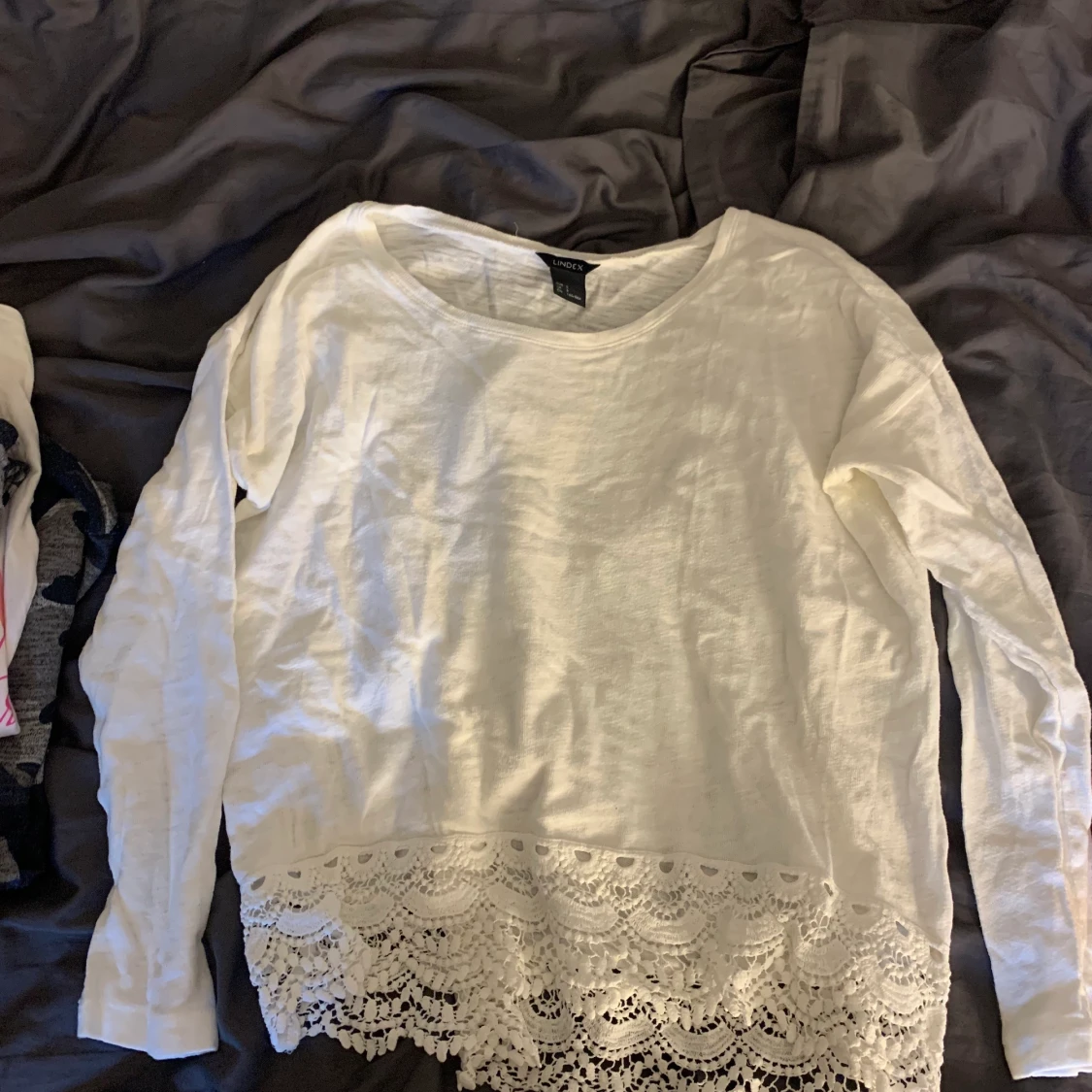 Tröja med spets nedtill - 90