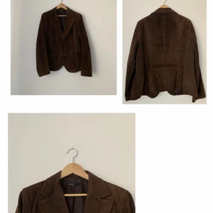 Mockajacka  - Säljer denna mockajacka/kavaj strl 42 men passar xs-m 💕