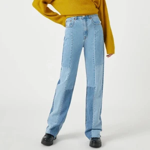SLUTSÅLDA PULL&BEAR JEANS - Skitsnygga jeans från PULL&BEAR, använda ett fåtal gånger. Köpte dem nya för 400 kr, buda från 150 kr eller köp direkt för 250 kr exkl. frakt. 💙 Dem är i mycket bra skick! Skriv vid intresse av bilder eller frågor!!🙌🏼 💙