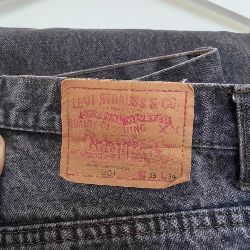 Jättefina raka svarta jeans från Levis. Väldigt fint skick och ser knappt använda ut. . Jeans & Byxor.