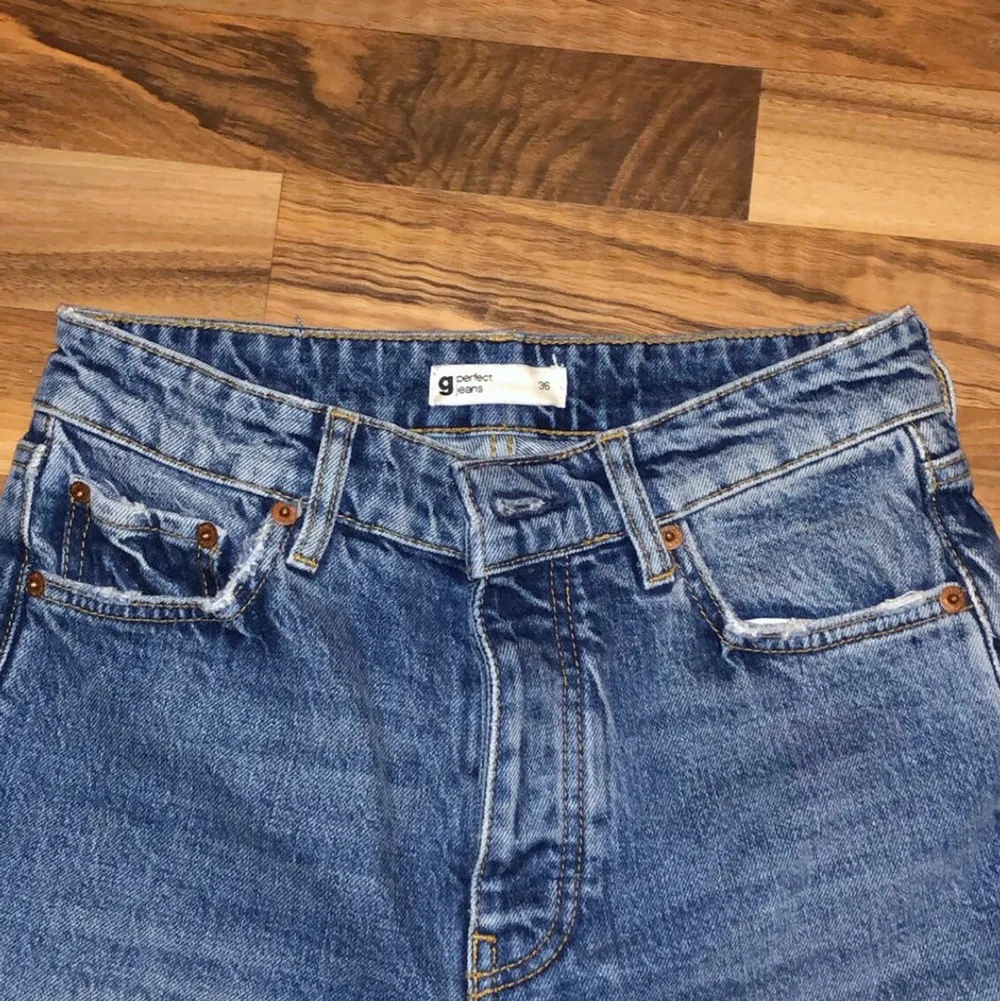 Jättefina jeans i storlek 36, aldrig använt. Från Gina tricot . Jeans & Byxor.