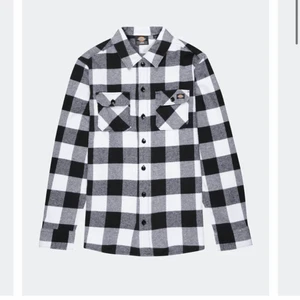 Dickies flanell skjorta - Använd fåtal gånger , nypris 649kr mitt pris 150kr😀 kan skickas om köparen betalar frakt .
