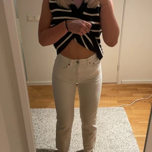 Zara jeans - Nästan helt nya zara jeans( använda 2-3 ggr) i strl 34. Säljer pga att de är för små för mig