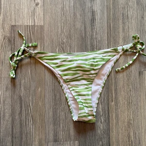 Bikinitrosor  - Snygg bikiniunderdel från shein, aldrig använd