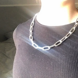 Kedje halsband - AS COOLT kedje halsband🤩 Kommer tyvärr aldrig till användning, köptes för nån månad sedan men har aldrig använt den.