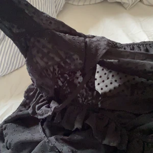 Tröja  - Snygg topp, köpte den gör 450 kr. Man knyter där ifram så den är ej så utingard. Skit snygg💓💓