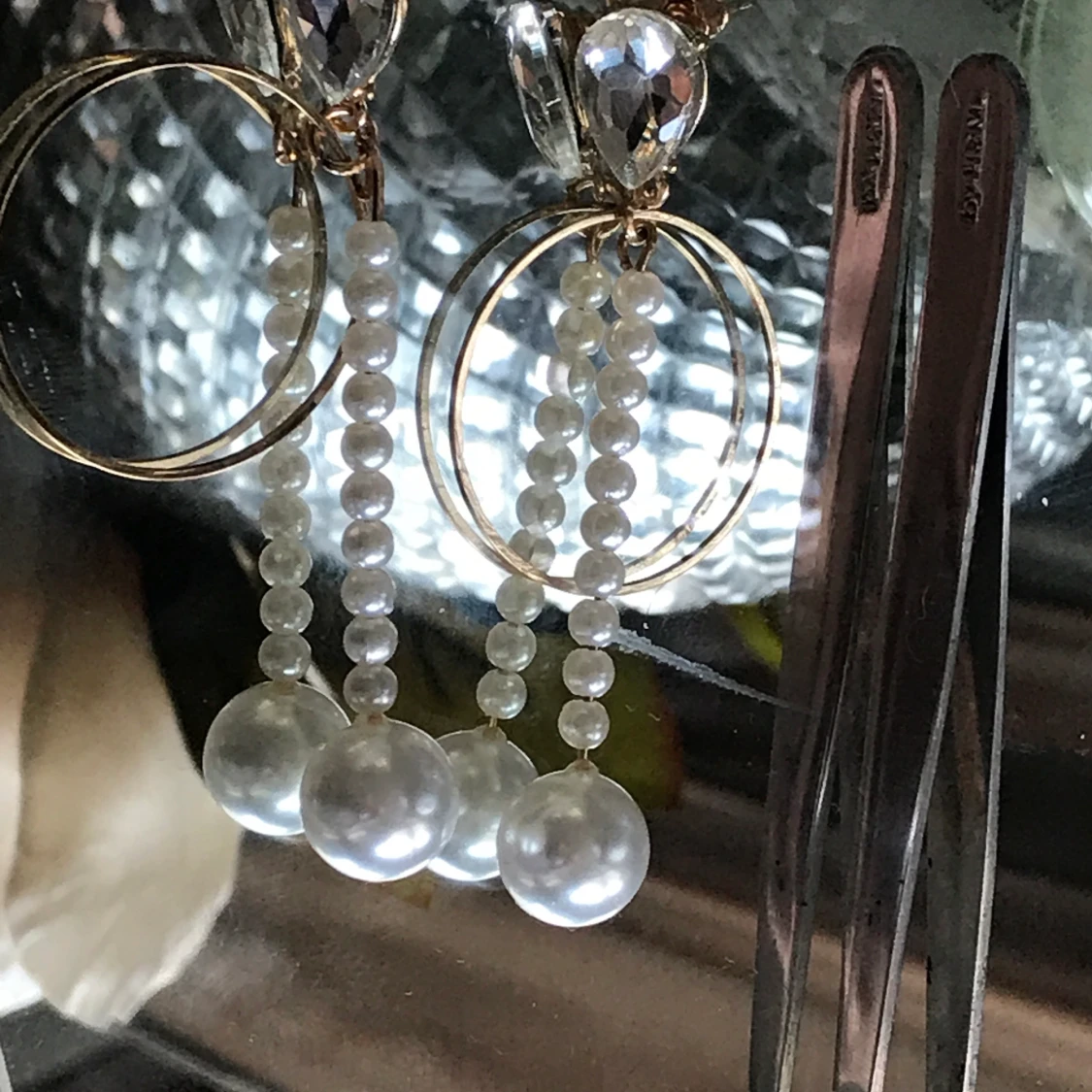 Söta örhängen med pärlor.  - 90