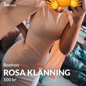 Klänning från boohoo, storlek 34 - Rosa klänning från boohoo. Använd 2 gånger bara så den är som ny skick. Armarna är lösa så som de syns på bilden. Säljer pågrund av att jag har ingen användning av den. Storlek 34 men passar 36. Ganska stretchig i materialet och sitter jätte fint vid formerna på kroppen. Nypris 249kr men säjer för 100kr. Går att diskutera pris om den😊 skriv för frågor eller funderingar. 
