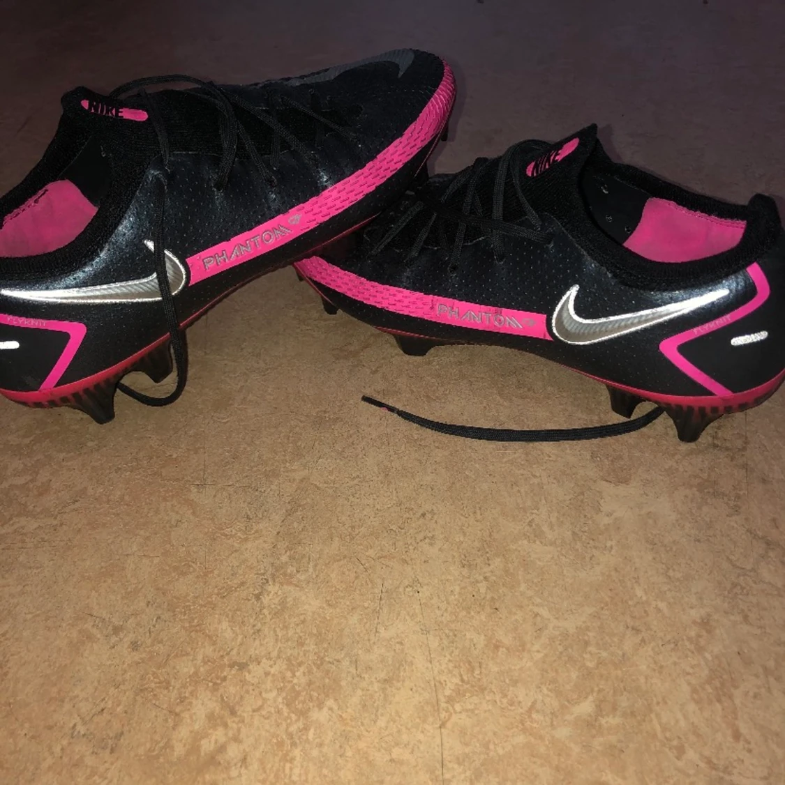 Nike fotbollsskor storlek 42,5