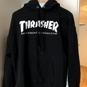 Thrasher Hoodie - Svart Thrasher Mag Hoodie, passar L