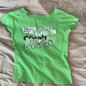 Grön topp - Skit snygg köpt i Berlin! I bra skick!! Lite off shoulder 