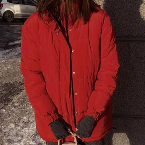 Röd jacka - Säljer denna röda jacka som är oversized❤️