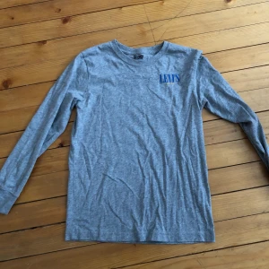 Levis - Helt oanvänd Levis tröja. Tunn i matrialet 