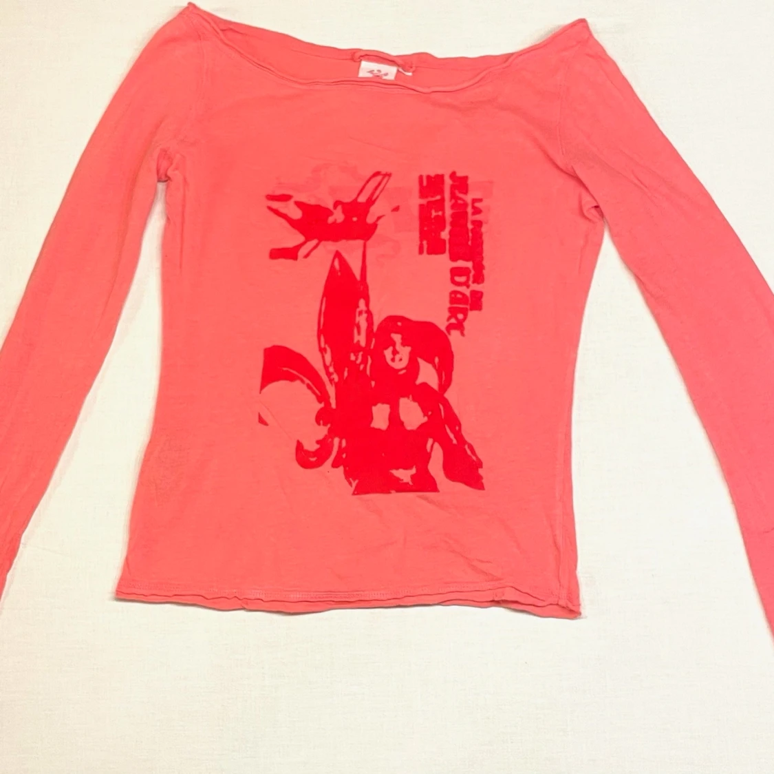 Rosa långärmad tröja med rött tryck  - 90