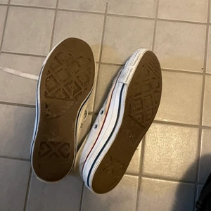 Vintage Converse - Ett par coola converse, rätt gamla därav priset❤️