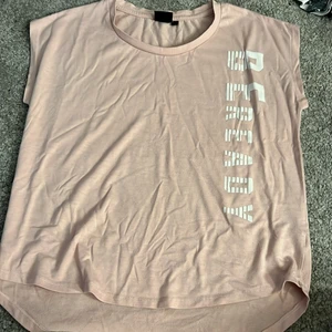 Tränings t-shirt  - Träning t-shirt från Ullared i storlek 170 