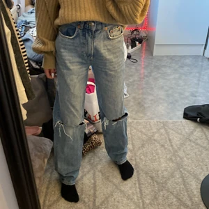 Jeans - Säljer dem här Jensen för att jag aldrig använder dem längre. Köpte dem förra året i typ oktober/November. 