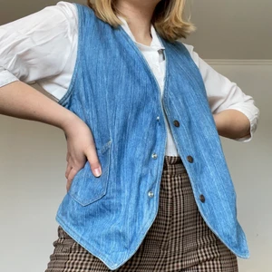 Levi’s jeansväst - Vintage Levis jeansväst i storlek L. Felfritt skick.