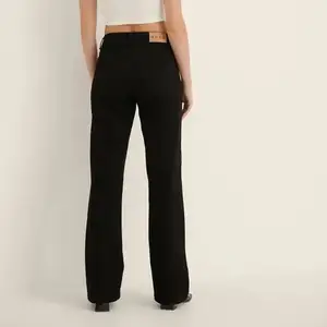 ❌lånade bilder❌ Mid waist jeans från NAKD 😇😇 nypris 499, säljer för 100kr men kan gå ner i pris vid snabb affär 😘 