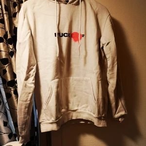 Hoodie - Välanvänd men fin i skick. Katt finns i hemmet. 