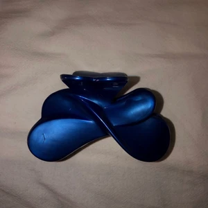 Hårklämma - Blå, shimmrig hårklämma! Frakt är inräknat i priset