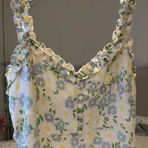 Zara klänning - Supergullig klänning från zara perfekt till sommaren💗Storlek L men passar även M och S🥰 100kr+frakt