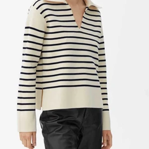 klassisk tröja - Så fin tröja u från arket som är använd endast 3 gånger!❤️ i storlek S! Så fin tröja med sjukt bra kvalite! Köpt för 890 kr💜