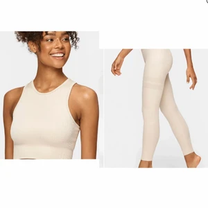 Stronger set  - Säljer mitt stronger set✨ Använt ca 3 gånger, så de är i nyskick! De är inte genomskinliga alls, sitter kvar i midjan och känns jätte skönt när man tränar! Storlek xs/s men är stretchigt så passar även någon storlek större 🥰 Formar kroppen enormt bra🌸NYPRIS 1000kr, Budgivning, köp direkt för 600kr 🥰 