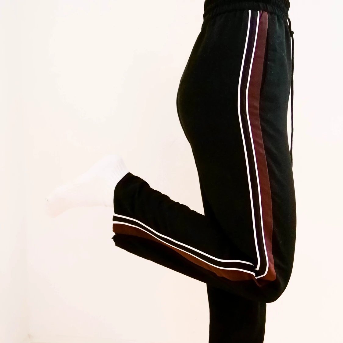 Byxor med sidodetaljer🖤❤️‍🔥